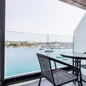 The Londoner *** Sliema